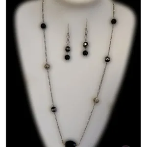 Œil noir scintillant